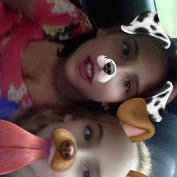 Meet your Posher, Flora - Picture 1 of 1